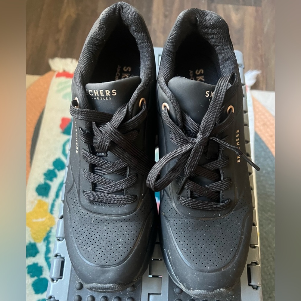 Skechers women’s Black Sneakers